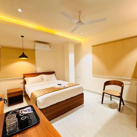 Hotel Star Avenue - Indiranagar Bangalore Eksteriør billede