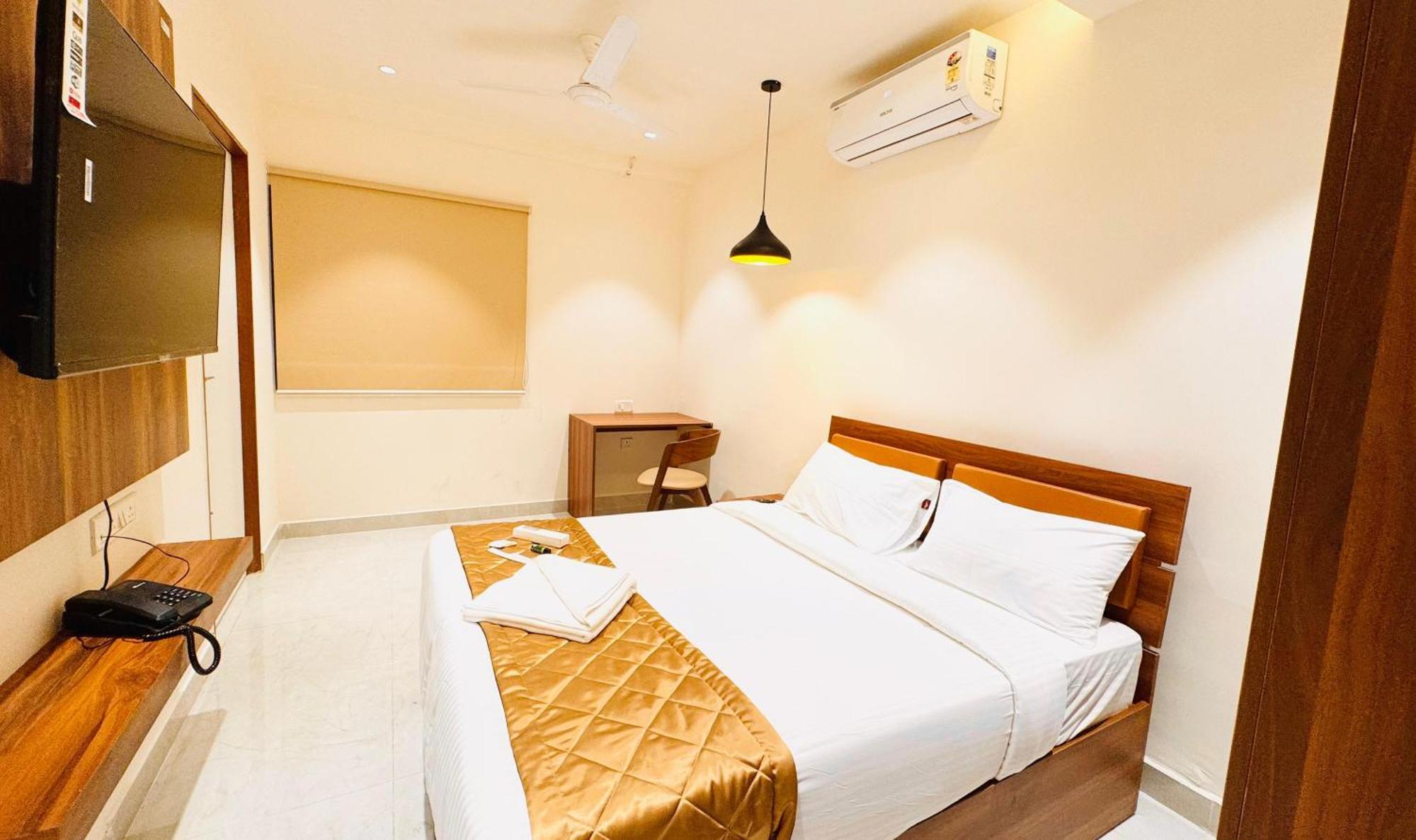 Hotel Star Avenue - Indiranagar Bangalore Eksteriør billede
