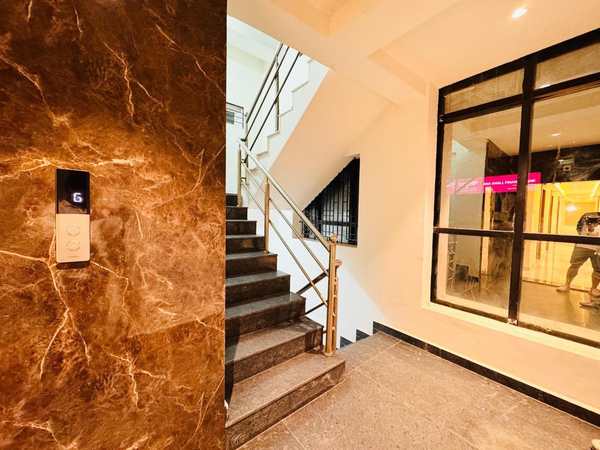 Hotel Star Avenue - Indiranagar Bangalore Eksteriør billede