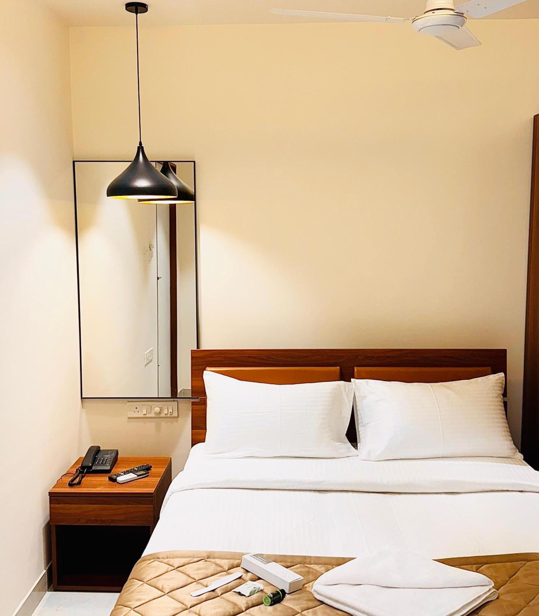Hotel Star Avenue - Indiranagar Bangalore Eksteriør billede